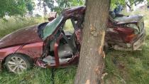 Şarampole Düşüp Ağaca Çarpan Otomobilde 1 Kişi Öldü